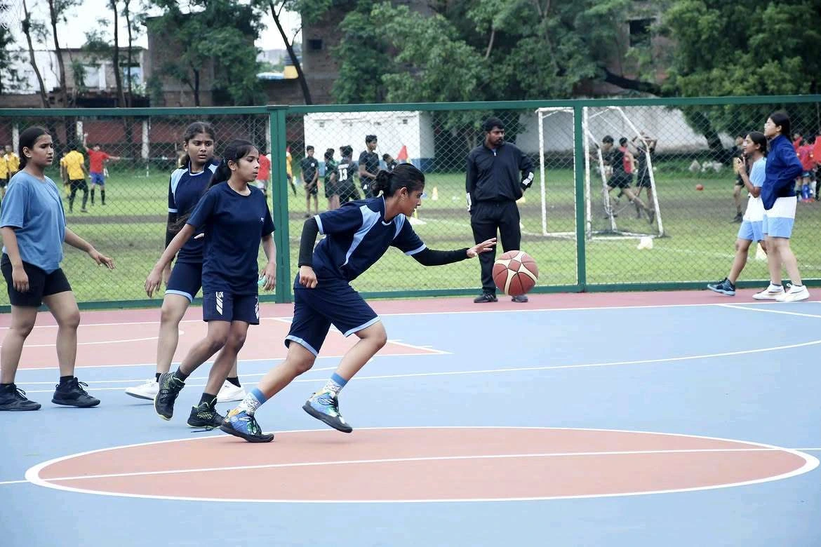 Basketball drive and defense