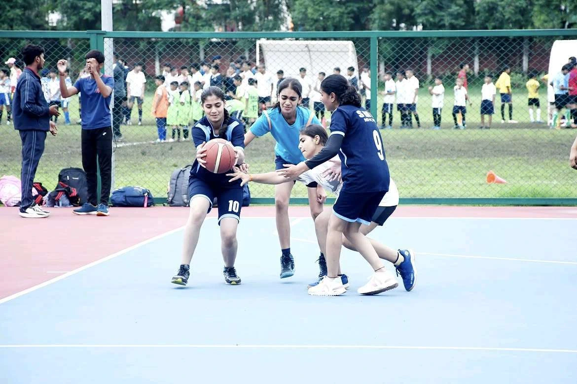 Basketball court contest